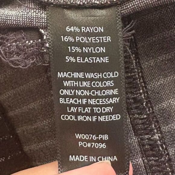 Betabrand Classic Dress Pant Yoga Pants Black Pinstripe Straight Leg Size Medium - Picture 7 of 7